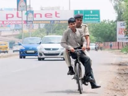 Demat irregularity : on demand of CBI probe, notice to centeral  MP and vyapam
