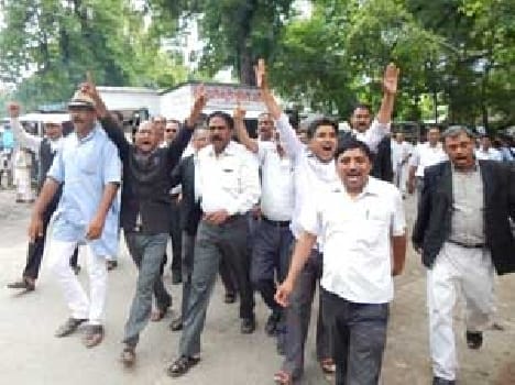 DM performed by lawyers in front of the office