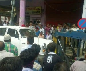 UP cabinet minister's car was lifted by Nagar Nigam.