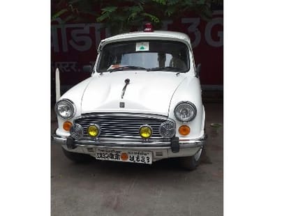 UP cabinet minister's car was lifted by Nagar Nigam.