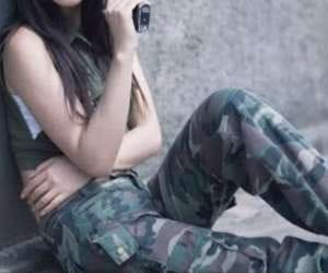 20 year girl gang leader, robbed 2.5 carore