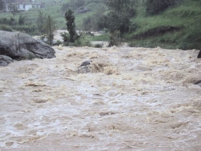 four people died in garhwal due to rain.