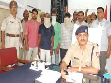 Gold trader, accused of robbing three climbed the handle
