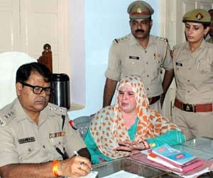amroha mother kills her daughter for illegal relationship