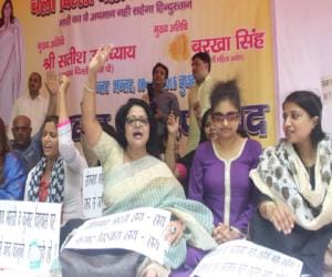 Lipika sit on dharna against her husband somnath bharti.
