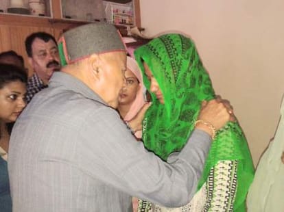 CM virbhadra singh expresses condolence with martyr's family.