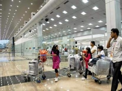 thiruvananthapuram airport constable made Rs 8 crore