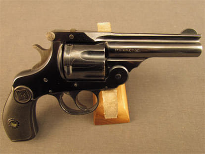 Criminals are getting weapons from terrorists.