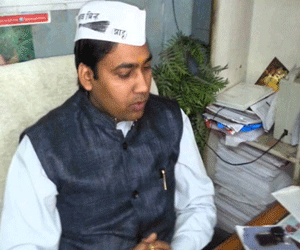 robbery with aap mla manoj kumar brother