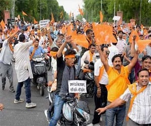 politics on breaking old temple in jaipur