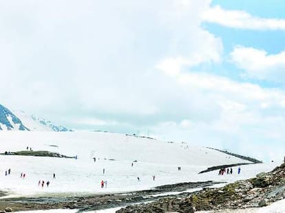 National Green Tribunal banned entry of diesel vehicles  in rohtang