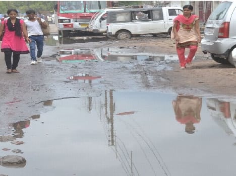 Big hole on rode due to rainning