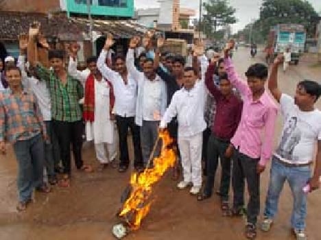 Madhya Pradesh Chief Minister 's effigy blew