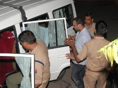amanmani tripathi create ruckus in lucknow civil hospital