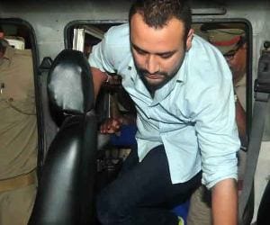 amanmani tripathi create ruckus in lucknow civil hospital