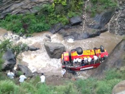 bus accident at rampur, six died.