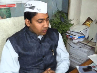 man helped to aap mla manoj kumar in fraud arrested
