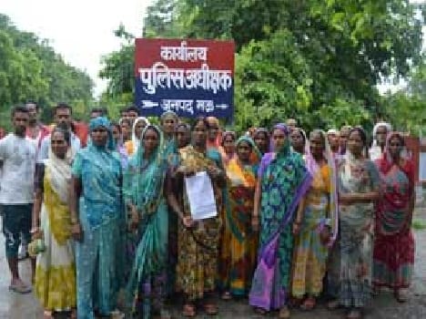 Police arrived at the office , women