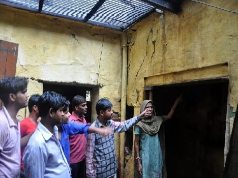 wall breaking in houses of mathura after rain