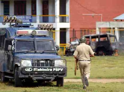 Mob sets ablaze vehicle of PDP MP's aide in Kulgam
