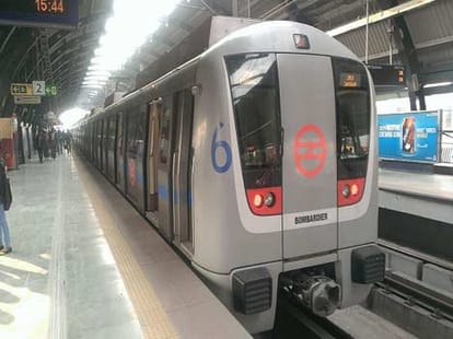 How to reach the man taking pistol on Metro station