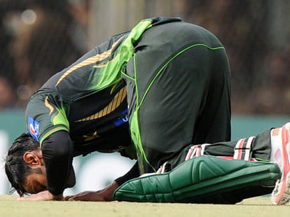 pakistan beat srilanka first odi match