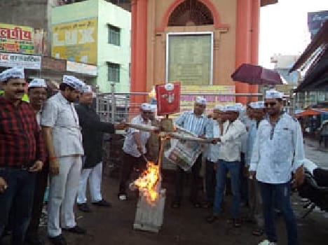 You Shivraj effigy of workers