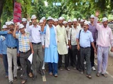 MP Chief Minister , Home Minister to immediately dismiss