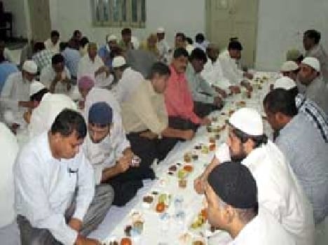 Iftar with sole traders and exporters in the carpet Building DM and SP