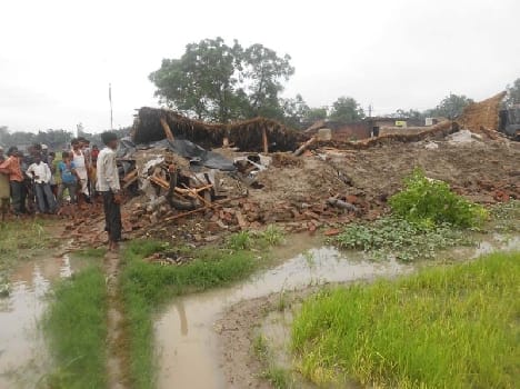 Old wall from falling death With the wind of rain havoc