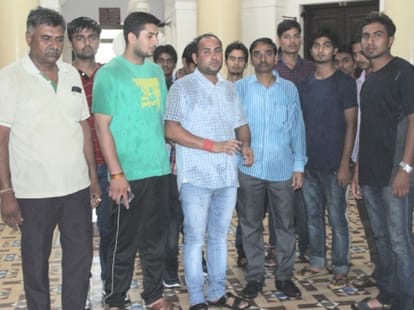 iit roorkee student fight aganist managment.