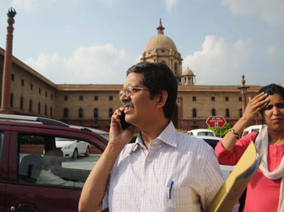 Woman accused ips amitabh thakur have sp connection