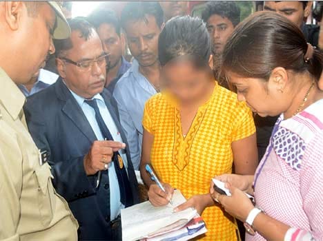 eve teasing in rajdhani express, army personnel arrested