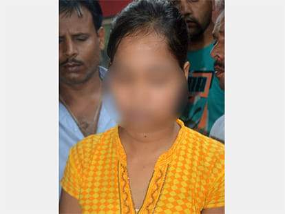 eve teasing in rajdhani express, army personnel arrested