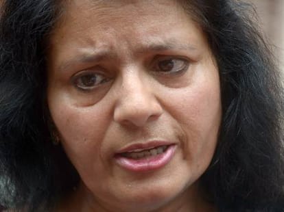 Sara's mother meets DGP.
