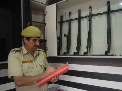 six rifle 1200 bullets stolen from arms shop