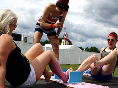 weird toe fighting competition in Brtitain