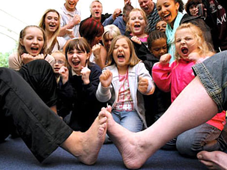 weird toe fighting competition in Brtitain