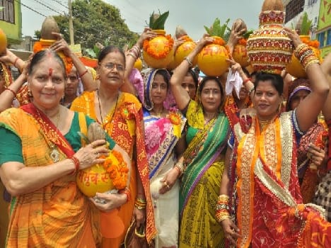 Urn with travel Start Bhagwat Katha