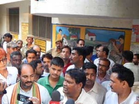 At the meeting clashed MP Bharat Singh and Neeraj Shekhar