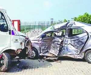 ten injured in car tempo accident in vijaypur 