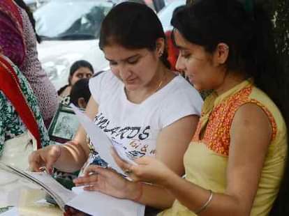 DU students asked help to rbi governor for internship course