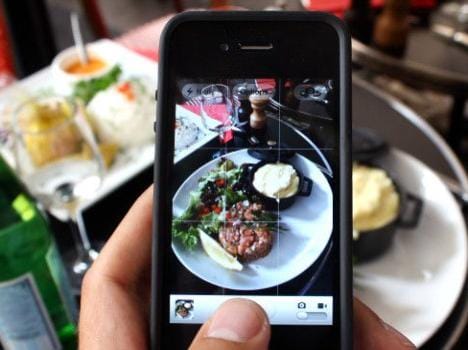 duplicate photo delete on mobile through app