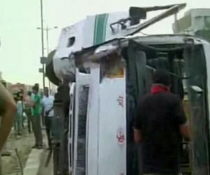 Delhi: 12-17 students injured in school bus mishap at Kashmiri Gate