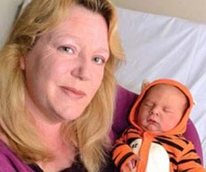 world's best surrogate mother has delivered 16 babies