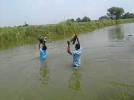 Contact dozen villages on the route went up the water