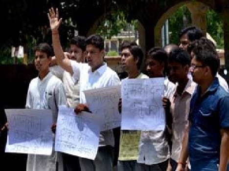 Amitabh Thakur came in support of the student