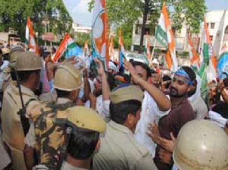 Modi's parliamentary office of the congressman protests