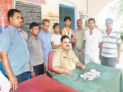 Four arrested for stealing in trains