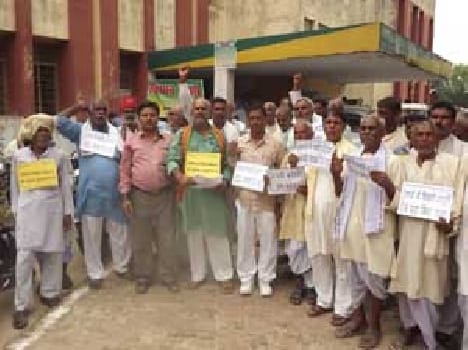 farmers potest over loos in krishi bhawan